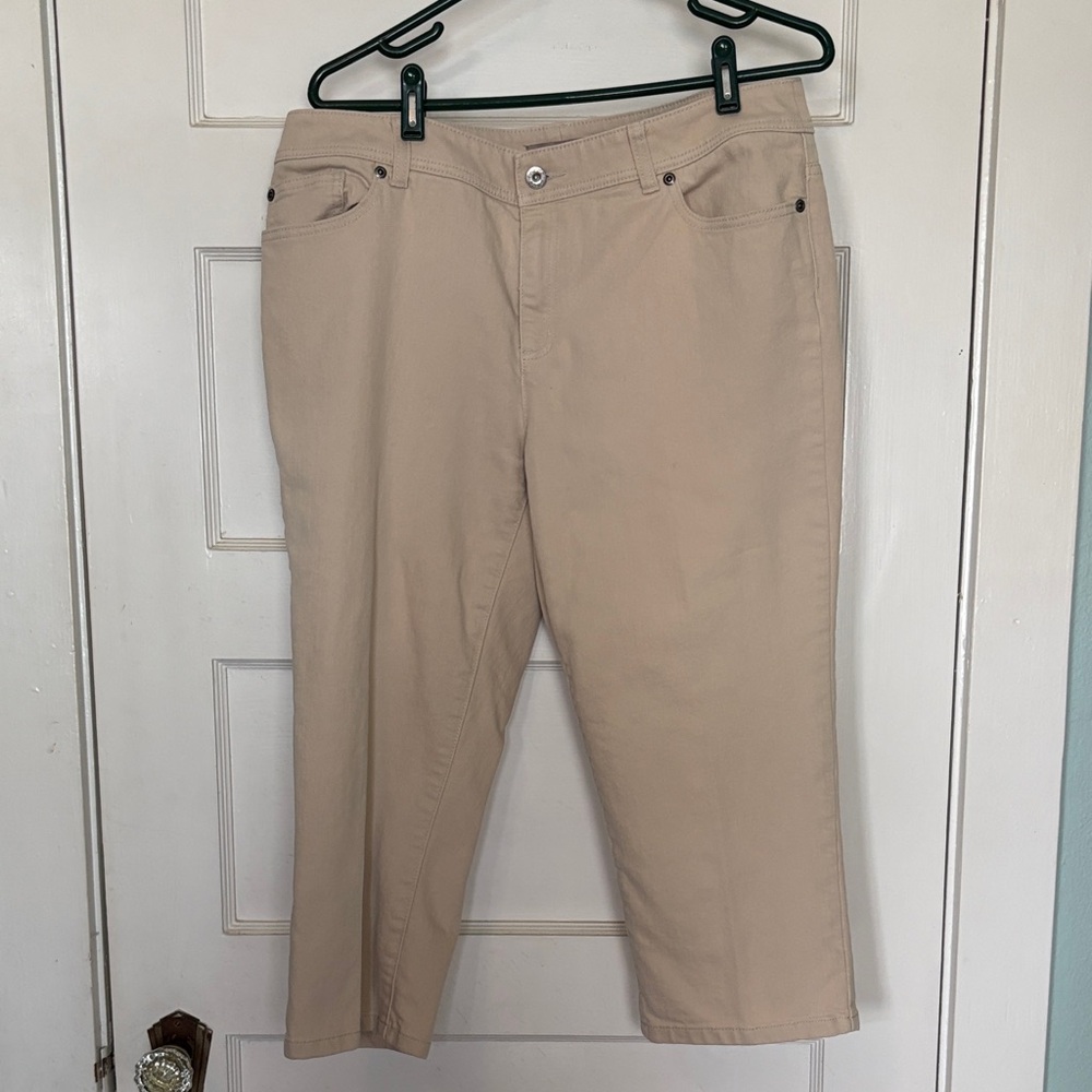 Chico’s Beige Women’s Capri Jeans Size 2